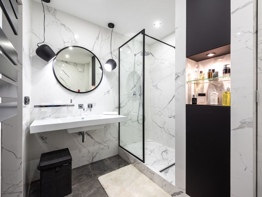 Baño reformado con ducha a ras de suelo